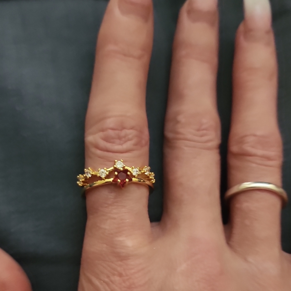 Elegant Gold and Red Gemstone Ring